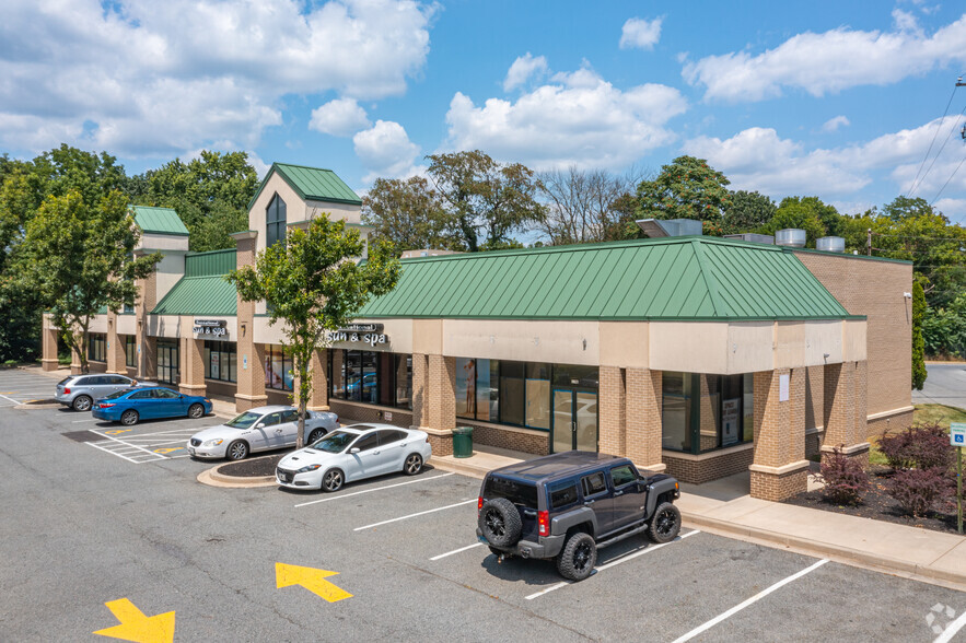 101-135 Big Elk Mall, Elkton, MD for rent - Building Photo - Image 1 of 4