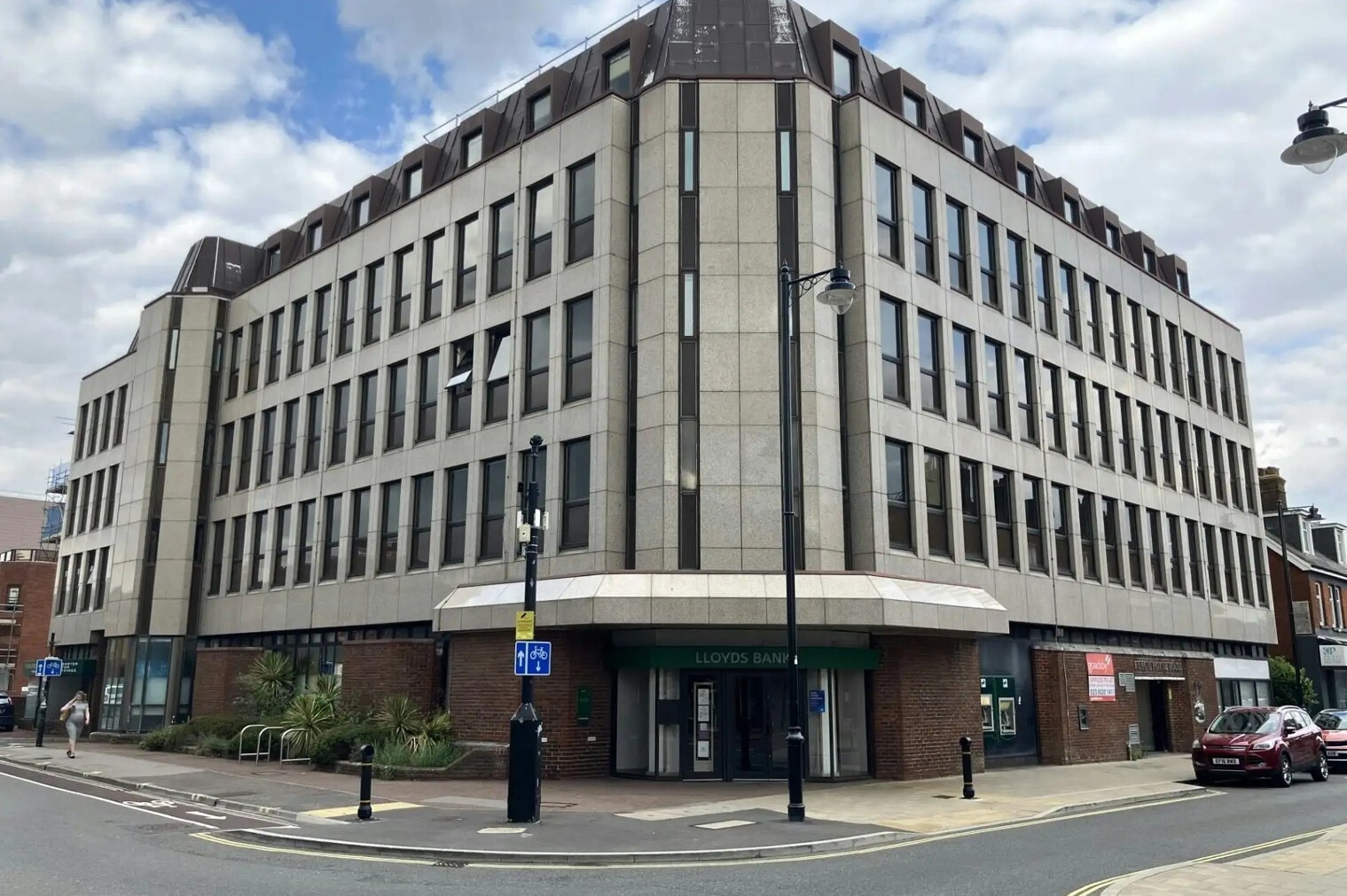 6-10 Leigh Rd, Eastleigh to rent Building Photo- Image 1 of 3