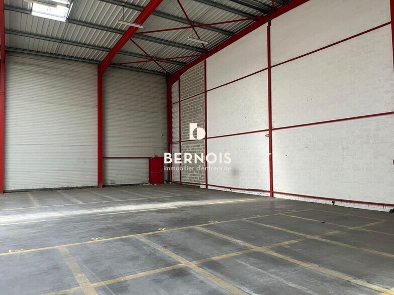 Light Industrial in La Farlède to rent - Interior Photo - Image 2 of 4