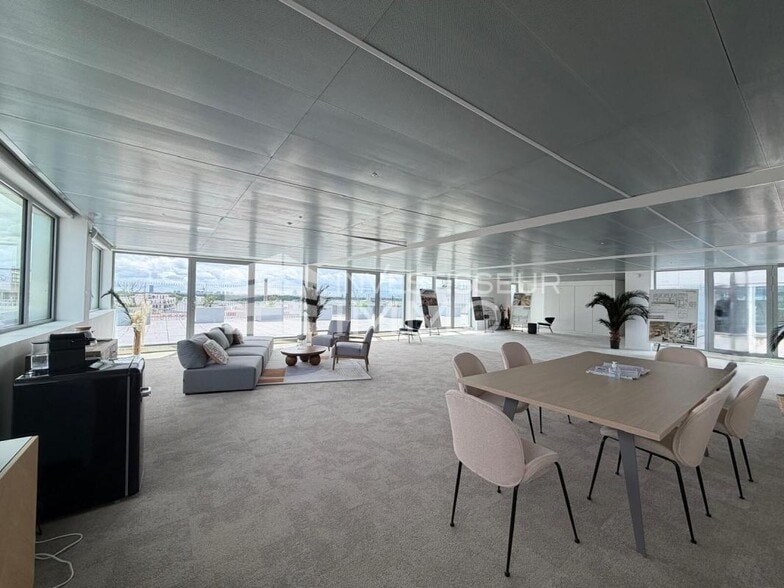 Office in Suresnes to rent - Building Photo - Image 1 of 12