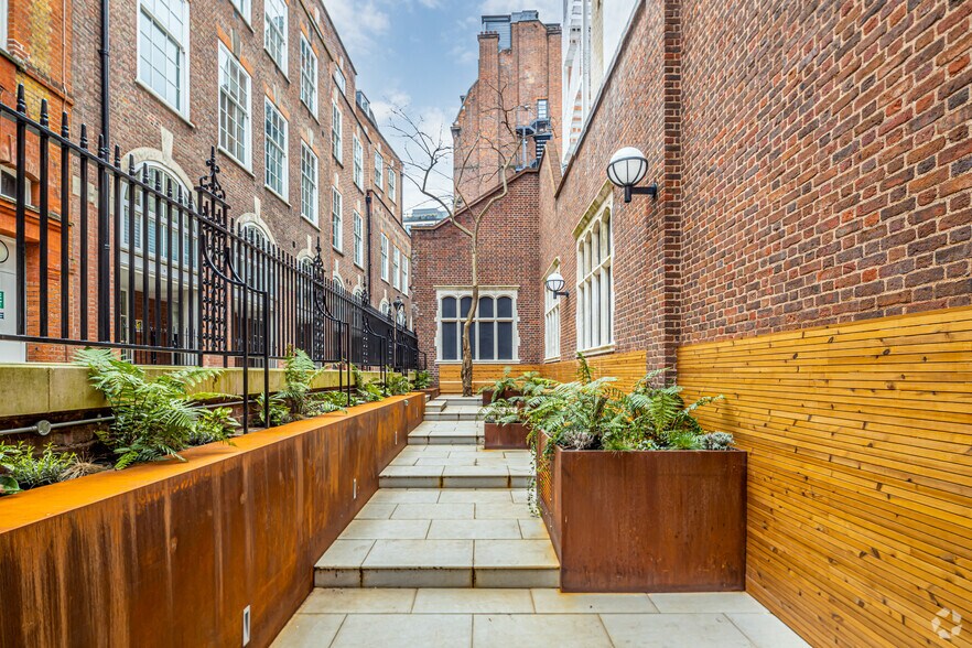 1-7 Old Queen St, London to rent - Building Photo - Image 2 of 14