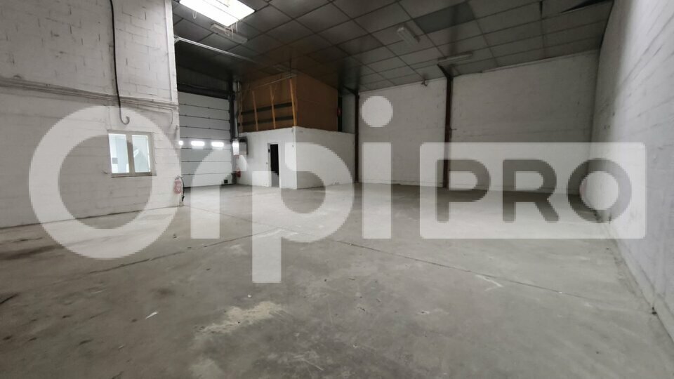 Light Industrial in Saint-Michel-sur-Orge to rent - Building Photo - Image 3 of 12