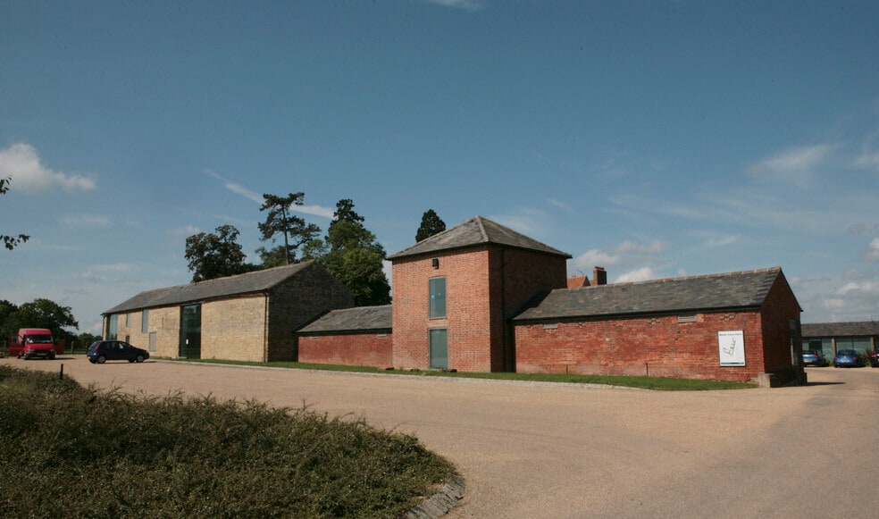 Old Wolverton Rd, Milton Keynes to rent - Building Photo - Image 3 of 12