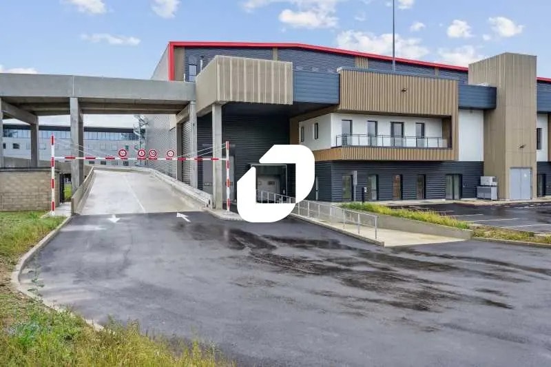 2 Avenue Denis Diderot, Élancourt to rent - Building Photo - Image 3 of 19