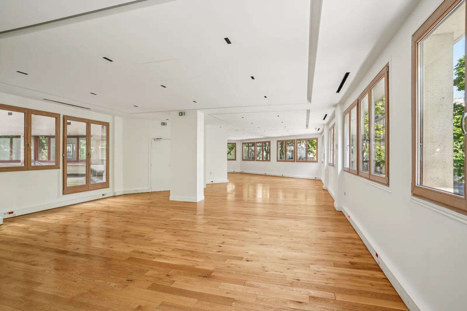 Co-working Space in Paris to rent Interior Photo- Image 1 of 15