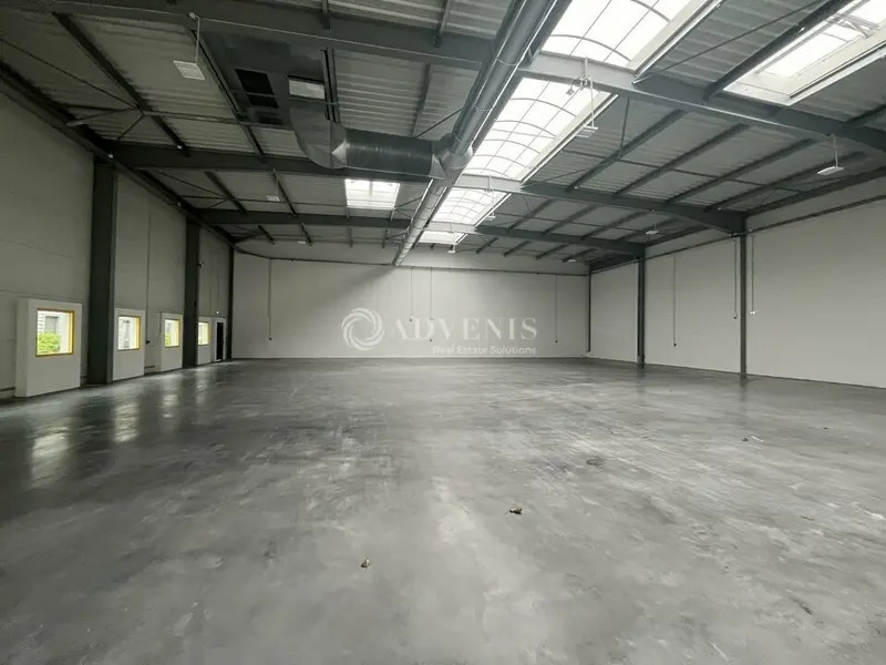 Light Industrial in Le Mesnil-Amelot to rent Interior Photo- Image 1 of 7