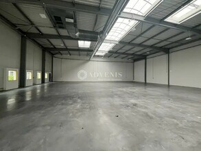 Light Industrial in Le Mesnil-Amelot to rent Interior Photo- Image 1 of 7