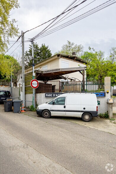 115 Chemin De Pressin, Saint-Genis-Laval for sale - Building Photo - Image 2 of 2