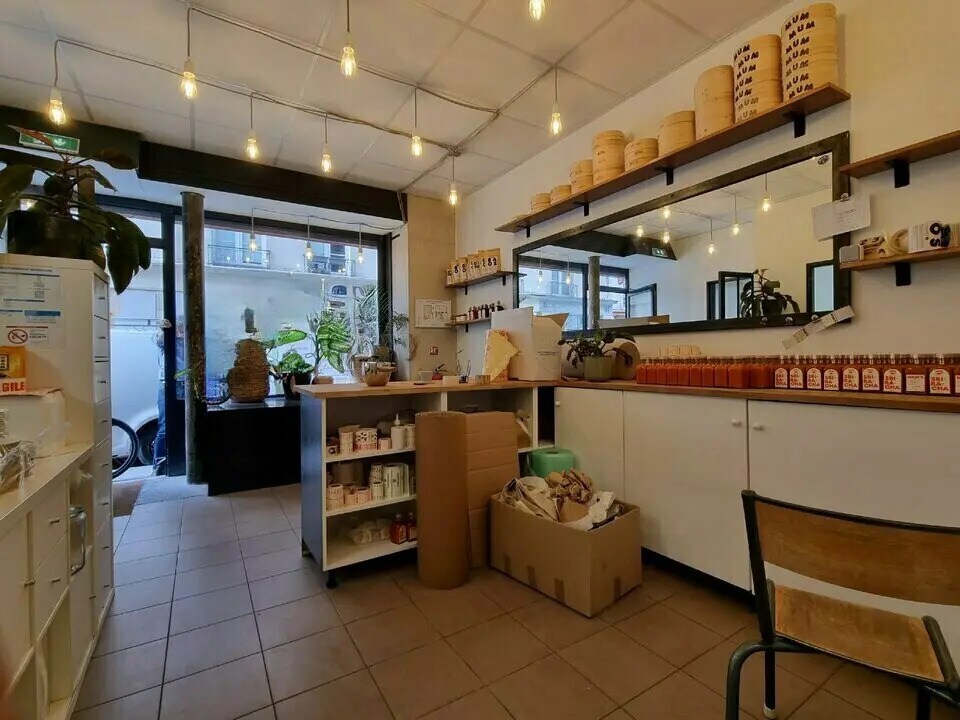 Retail in Paris for sale Interior Photo- Image 1 of 3