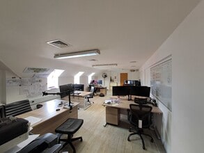 3 High St, Milton Keynes to rent Interior Photo- Image 1 of 3
