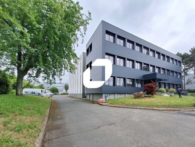 Light Industrial in Wissous to rent - Building Photo - Image 2 of 9