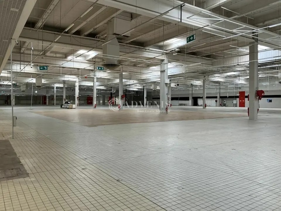 Location Commerce 7 000 m² - Photo 1