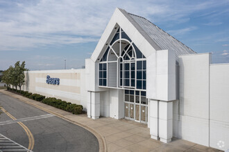 11110 Mall Cir, Waldorf, MD for rent Building Photo- Image 1 of 21