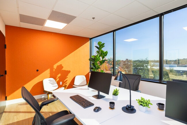 More details for 6698 68th Ave N, Pinellas Park, FL - Co-working to Rent