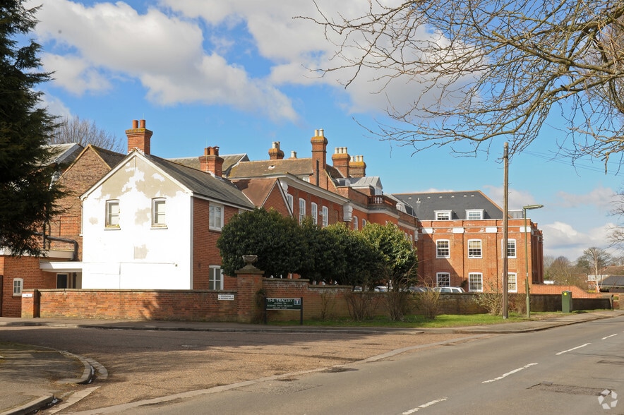 Park Rd, Banstead to rent - Primary Photo - Image 3 of 6