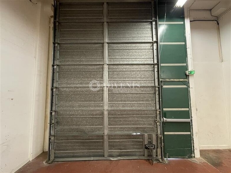 Light Industrial in Villepinte to rent - Interior Photo - Image 2 of 12