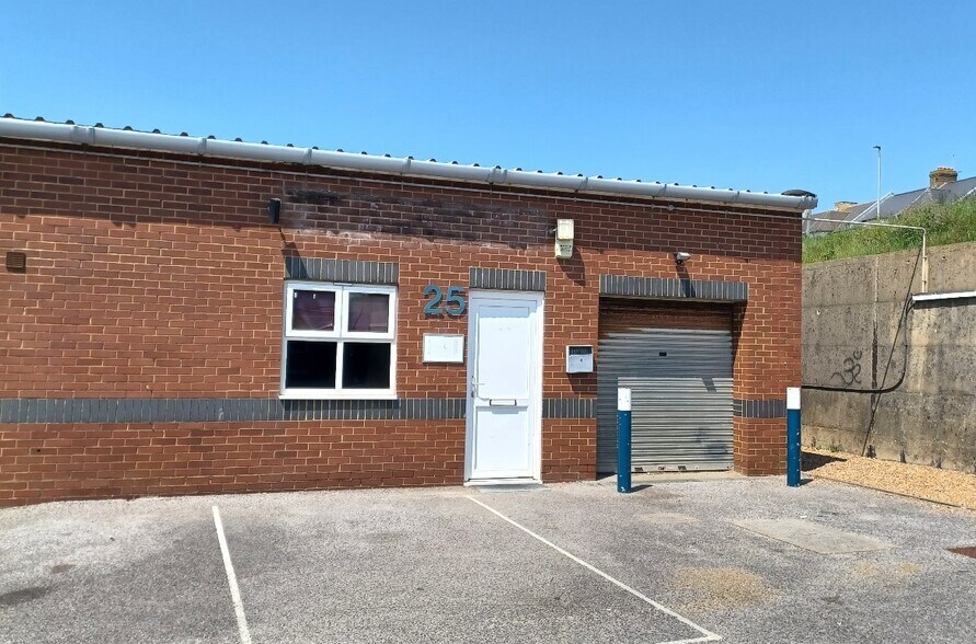 23-25 Basin Rd N, Brighton to rent - Building Photo - Image 2 of 2