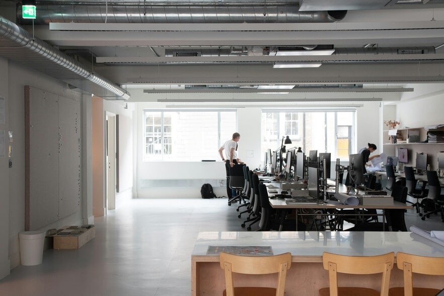 22-23 Little Portland St, London to rent - Building Photo - Image 3 of 12