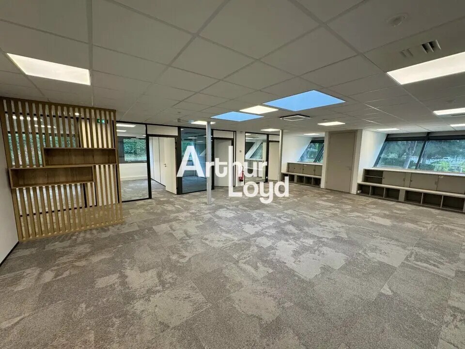 Office in Valbonne to rent Building Photo- Image 1 of 21