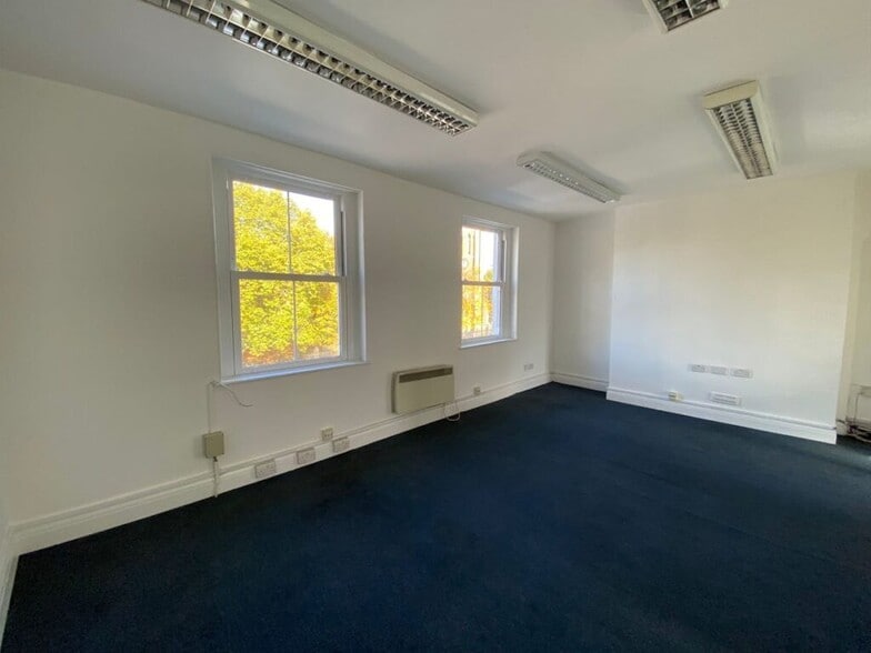 39-39A Broadway, London to rent - Interior Photo - Image 2 of 4