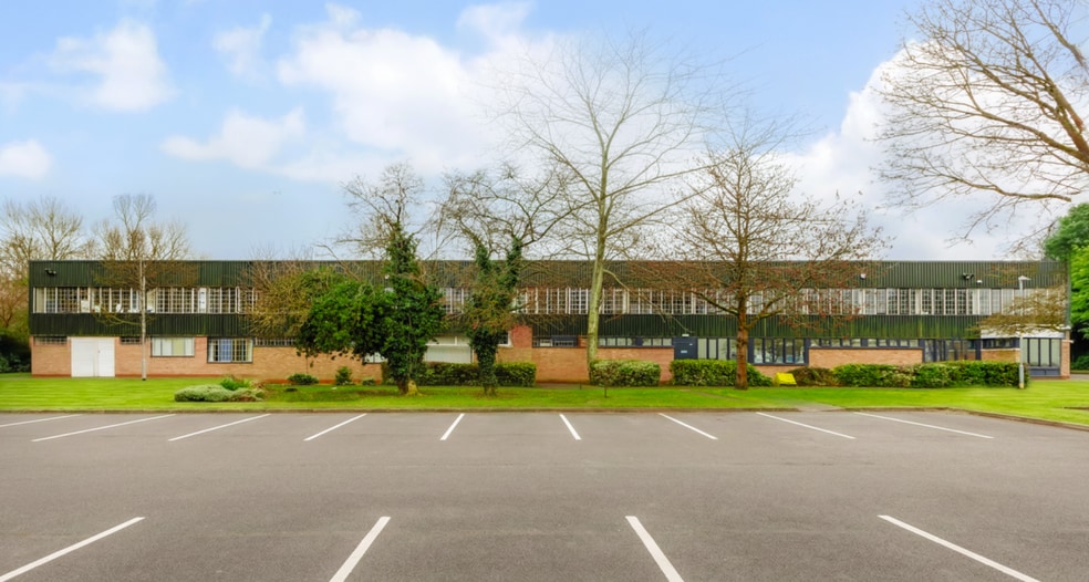 Padgets Ln, Redditch to rent - Primary Photo - Image 1 of 2