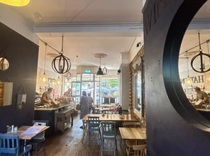 38 The Pantiles, Tunbridge Wells to rent Interior Photo- Image 2 of 3