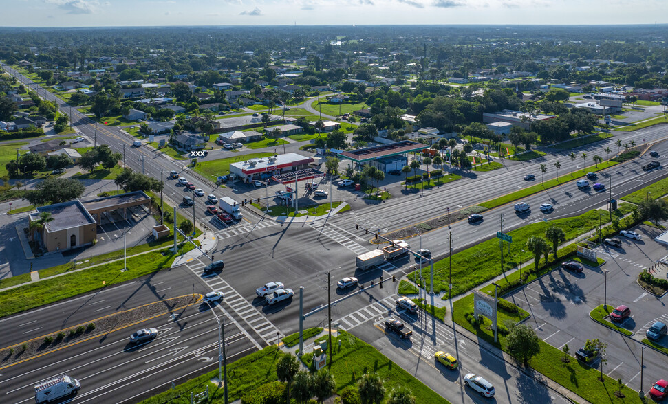 7320 Sanibel Blvd, Fort Myers, FL for sale - Building Photo - Image 3 of 22