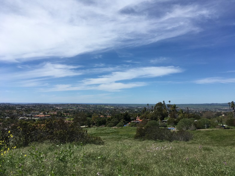 2277 Vista Grande Dr, Vista, CA for sale - Building Photo - Image 1 of 1