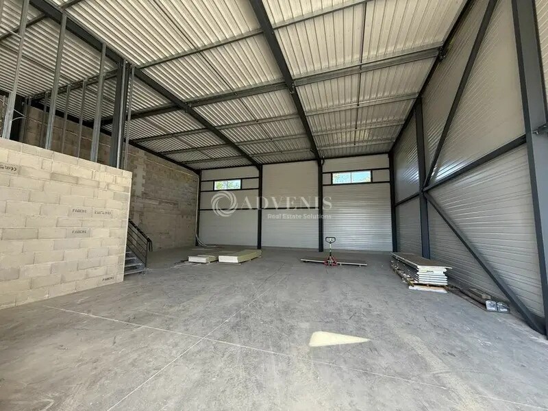 Light Industrial in Chassieu to rent Building Photo- Image 1 of 8
