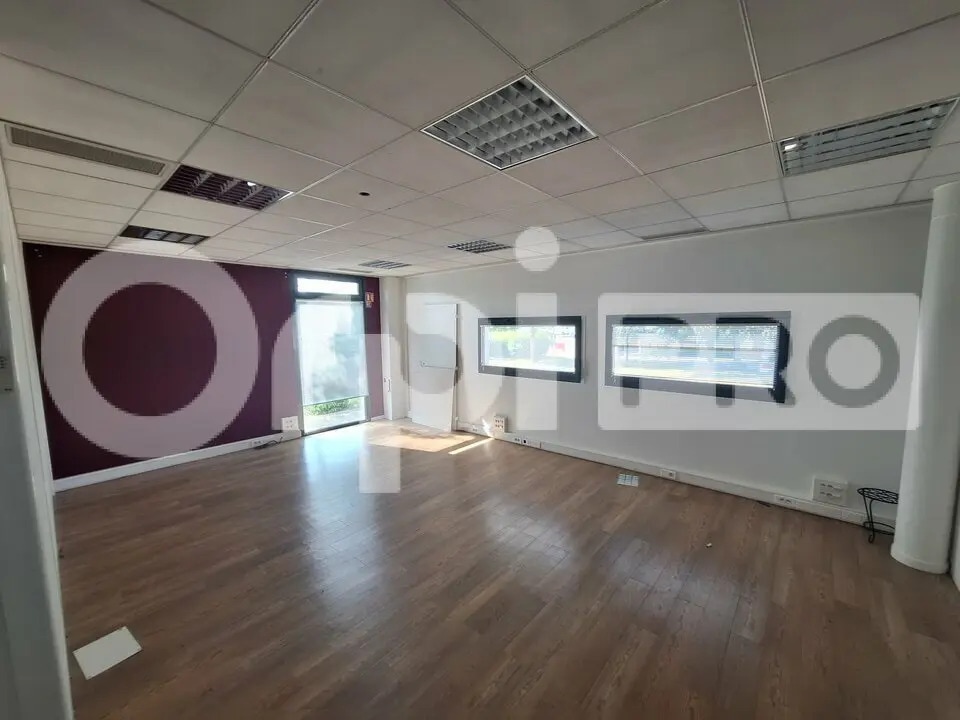 Location Bureaux 177 m² - Photo 1