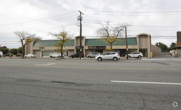 250 W Old Country Road, Hicksville, NY for rent Building Photo- Image 1 of 7