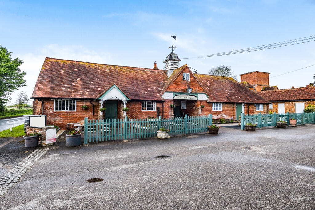 Main Rd, Lymington for sale Primary Photo- Image 1 of 9