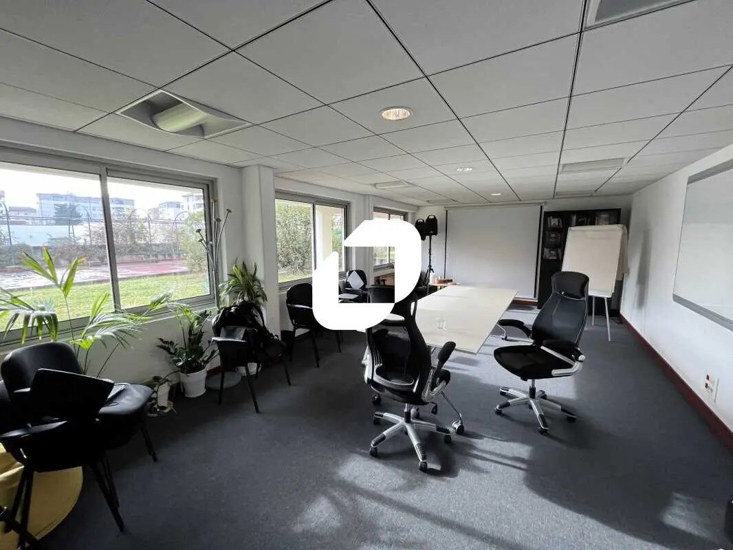 Office in Lyon for sale Building Photo- Image 1 of 13