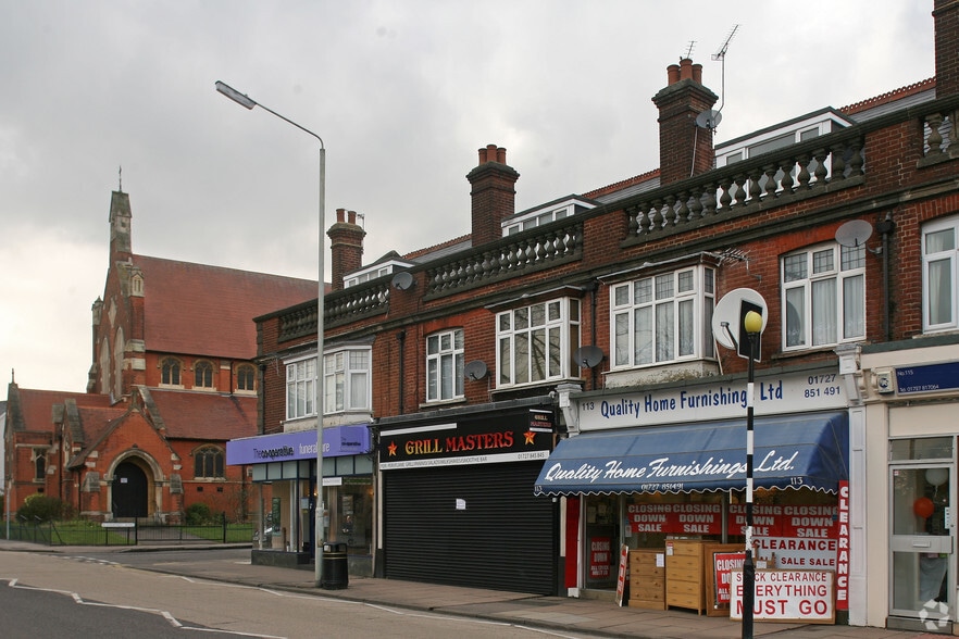 111 Hatfield Rd, St Albans to rent - Primary Photo - Image 1 of 4