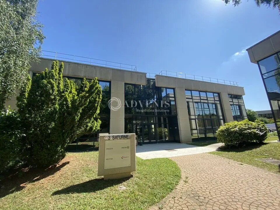 Office in Guyancourt to rent Building Photo- Image 1 of 7