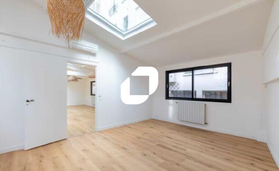 Office in Paris for sale - Building Photo - Image 1 of 6