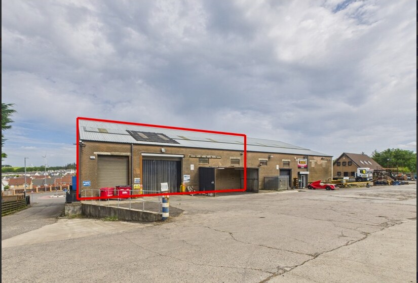173-175 Airdrie Rd, Caldercruix to rent Primary Photo- Image 1 of 5