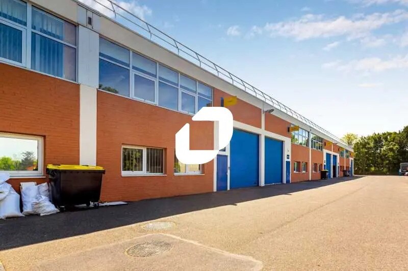 Light Industrial in SAINT-OUEN-L'AUMONE to rent Building Photo- Image 1 of 27