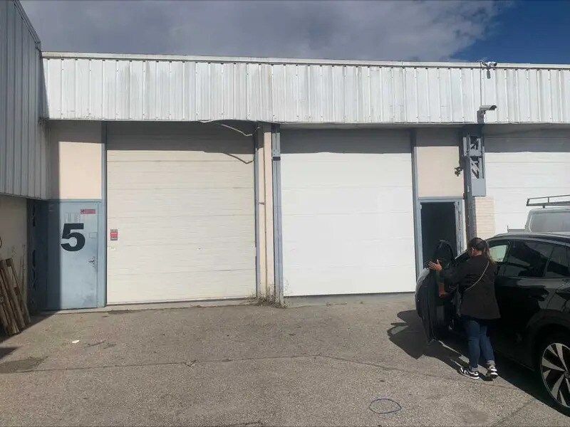 Light Industrial in Vénissieux to rent Building Photo- Image 1 of 10