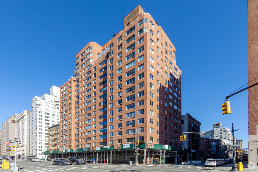 33-33 7th Ave, New York, NY for rent - Building Photo - Image 1 of 3