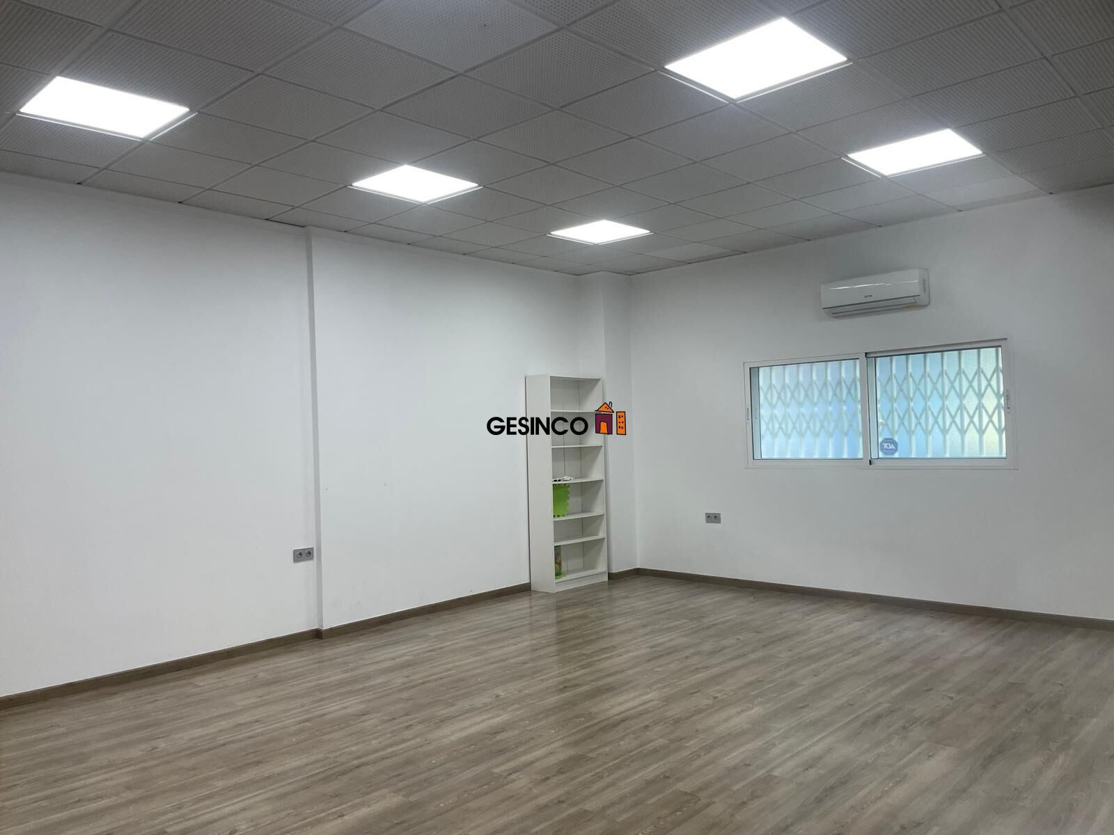 Retail in Xàtiva, Valencia to rent Interior Photo- Image 1 of 8