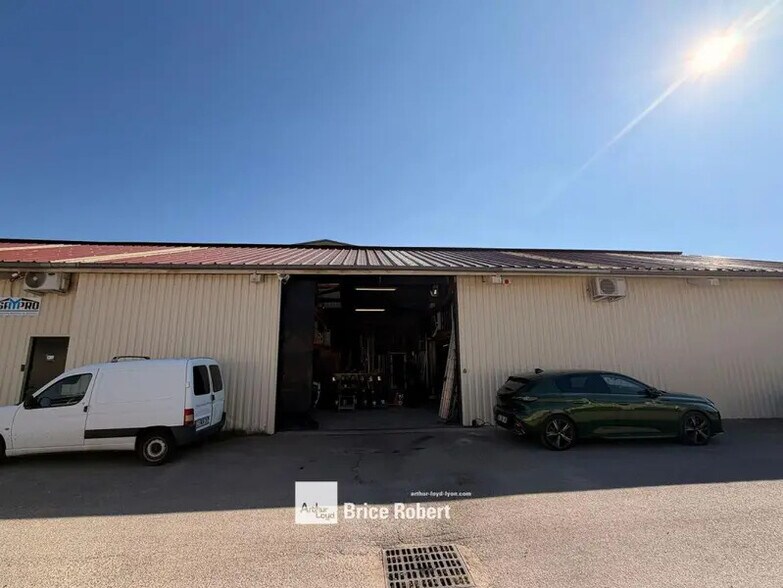 73 Rue Paul Et Marc Barbezat, Décines-Charpieu to rent - Building Photo - Image 1 of 12