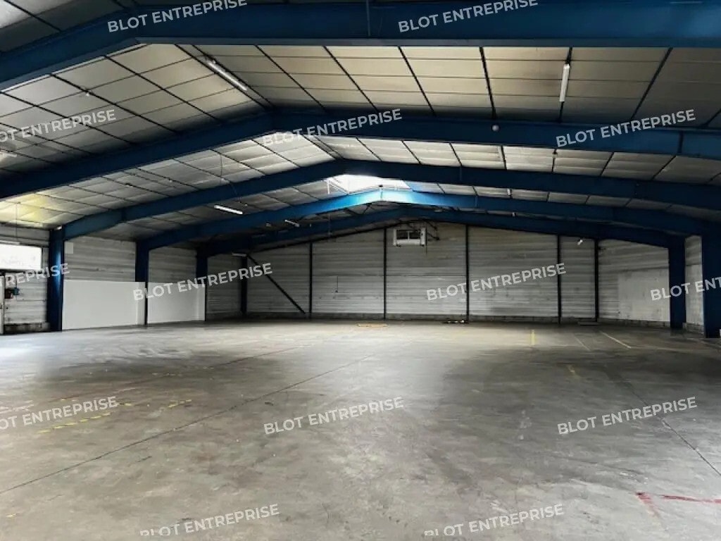 Vente Local d'activités 2 040 m² - Photo 1