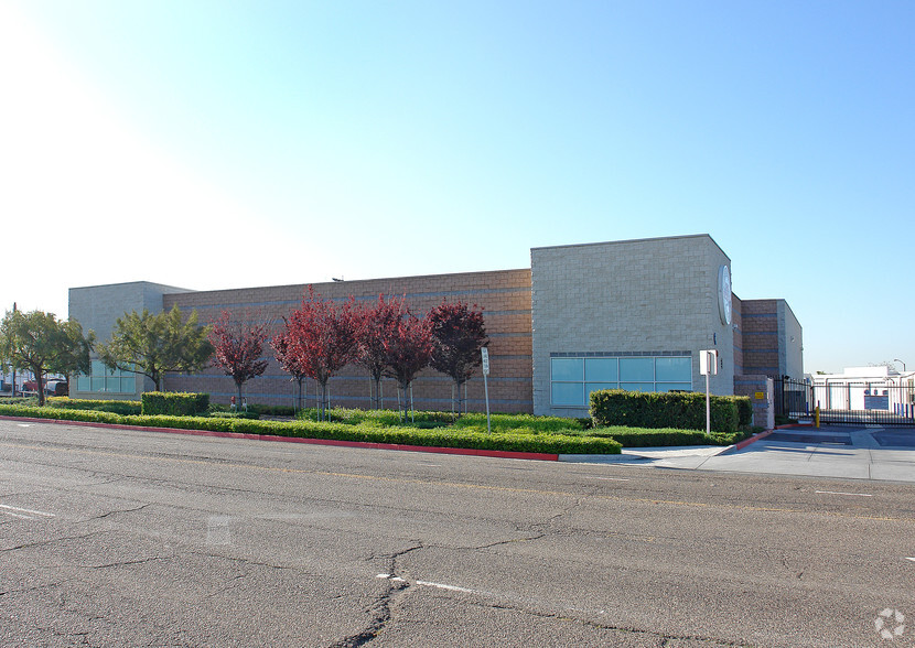 6000 Dale St, Buena Park, CA for rent - Building Photo - Image 3 of 7