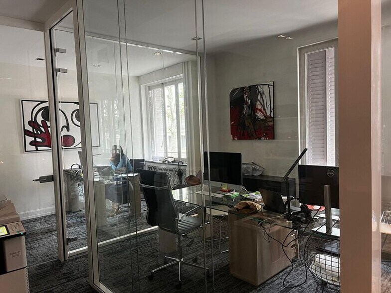Office in Lyon to rent - Interior Photo - Image 2 of 3