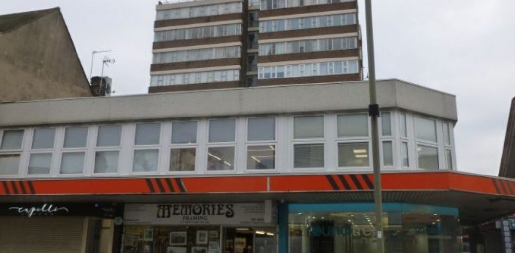 136 Brent St, London for sale Primary Photo- Image 1 of 1