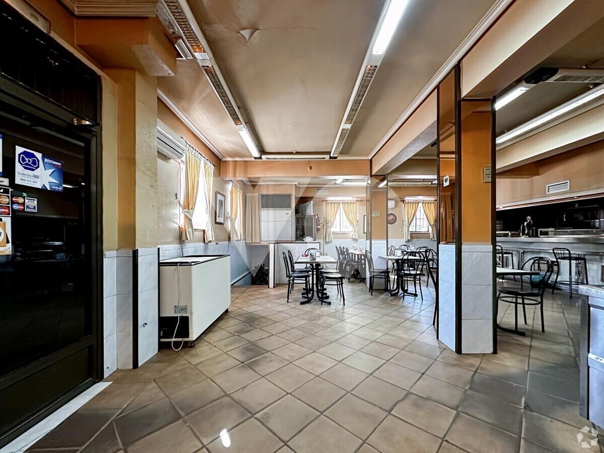 Madrid, MAD 28037 - Unit Puerta 01, Esc. 1 - - Interior Photo - Image 2 of 20