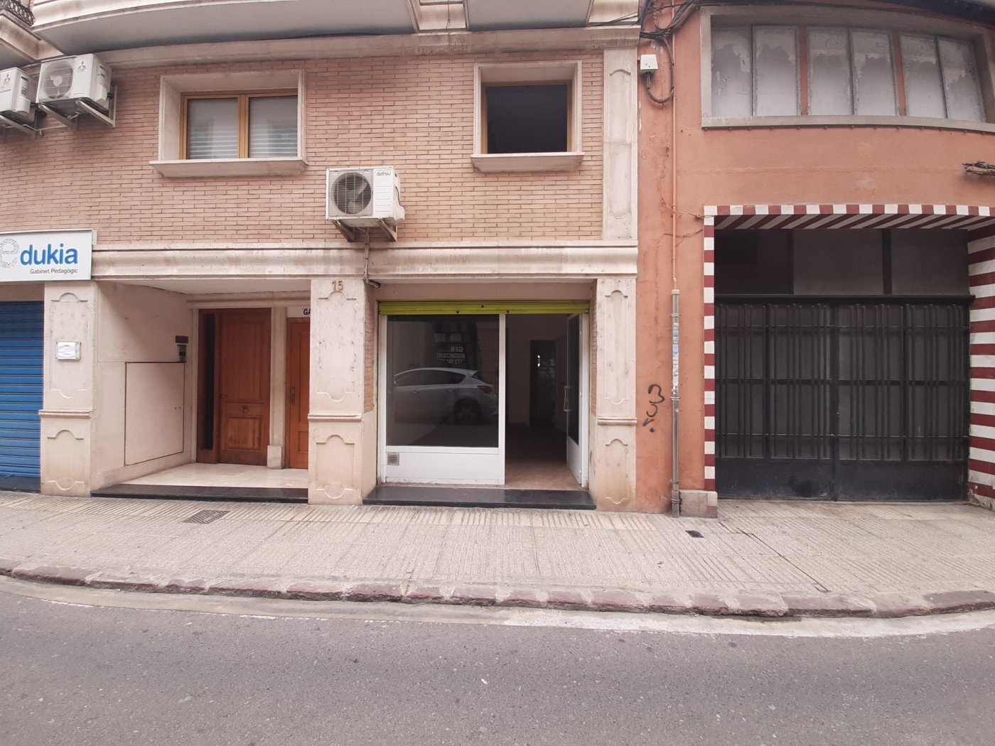 Retail in Alzira for sale Building Photo- Image 1 of 8
