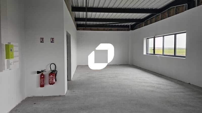 Light Industrial in Le Mesnil-Amelot to rent - Building Photo - Image 3 of 18