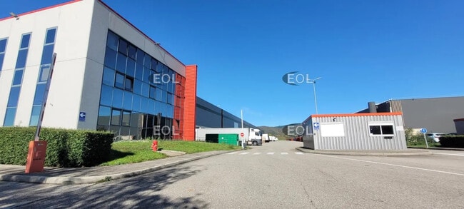 Location Entrepôt 33 966 m²
